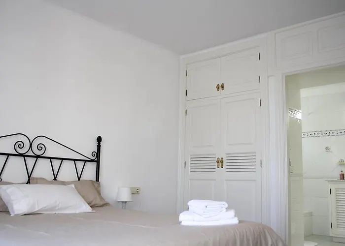 فيلة Manuela By Buenavilla *